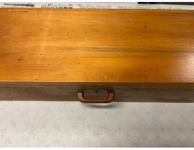VINTAGE WOODEN GUN CHEST WITH BRASS HARDWARE

It...