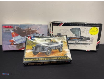 VINTAGE SCALE MODEL KIT COLLECTION - MILITARY AIRC...