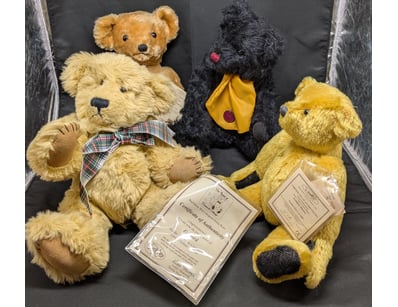 The Curio Collection (A995) - Lot 1174