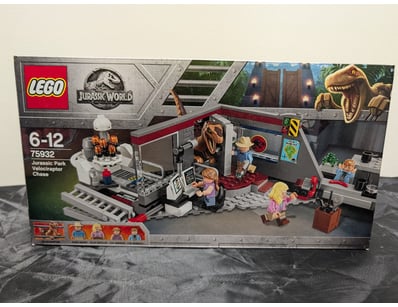 **UNRESERVED** LIFETIME COLLECTION OF LEGO PART... - Lot 370