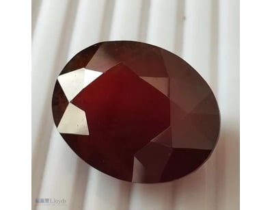 6.37 CARAT RED OVAL SHAPE RUBY        

Condition:...