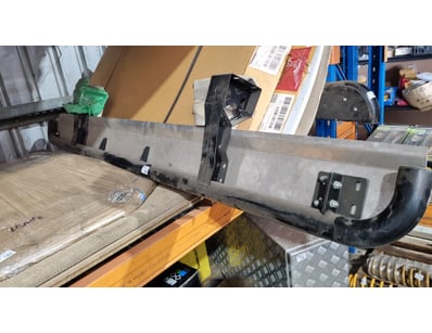 MOSTLY UNRESERVED 4x4 WORKSHOP BUSINESS CLOSURE... - Lot 180