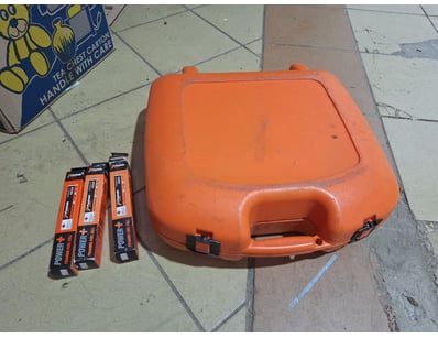 Paslode cordless framing nailer kit & Fuel Cell
...