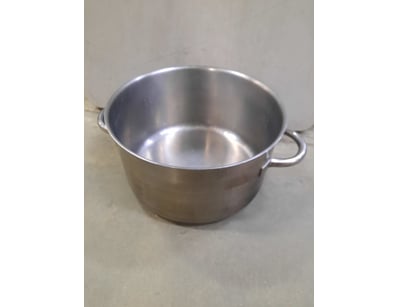 Metal cooking pot.

Note Conditions may vary.

BID...