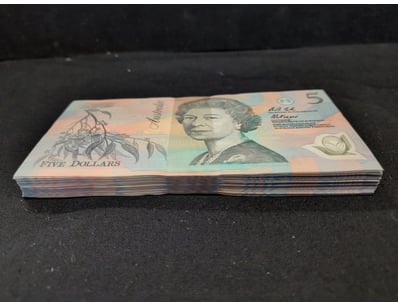 AUSTRALIAN FIVE DOLLAR NOTE - MATCHING NUMBERS POL...