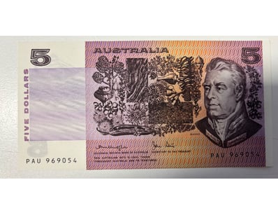 AUSTRALIAN FIVE DOLLAR NOTE, R207 (AUNC)

CV: $3...