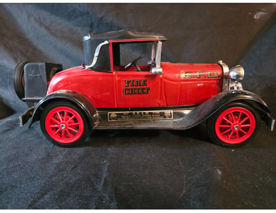 VINTAGE 'FIRE CHIEF' DIE-CAST DECANTER FIRE TRUCK ...