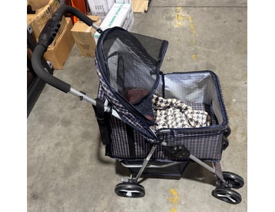 Pet stroller with roof