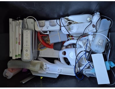 Gadgets, Music & Pastimes (SAA1001) - Lot 4134