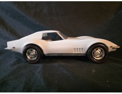 CHEVROLET CORVETTE C3 DIE-CAST MODEL WITH JIM BEAM...