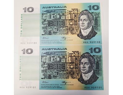 AUSTRALIAN $10 BANKNOTES , R312 (UNC) 

CV : $13...