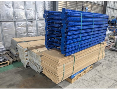 Comprehensive pallet racking system comprising blu...