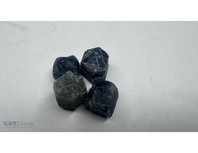 RAW SAPPHIRE 33.04


665336+56

