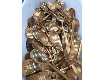 Spoons, gold metal finish.

Unknown quantity.
...