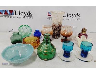 ASSORTED GLASS ITEMS INCLUDING, ITALIAN GREEN GLAS...