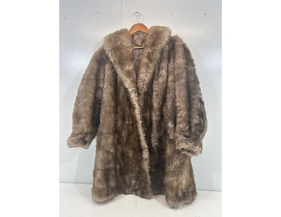 Entire Vintage Clothing Store Liquidation (ON11... - Lot 156