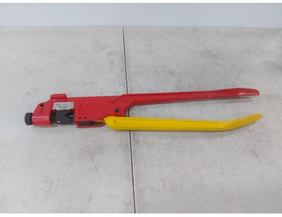 Professional-grade pipe cutter

