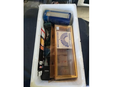 Vintage collectibles lot, including collectable co...
