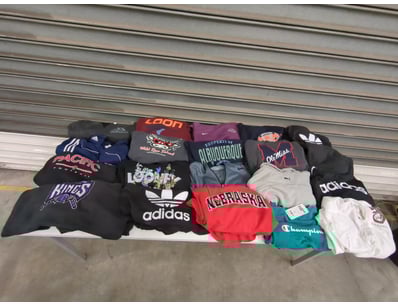 Entire Vintage Clothing Store Liquidation (ON11... - Lot 422