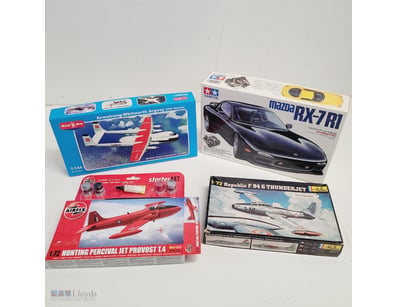 COLLECTION OF FOUR SCALE MODEL KITS - AIRCRAFT AND...