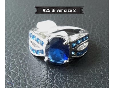925 SILVER RING WITH BLUE STONES SIZE 8        

C...