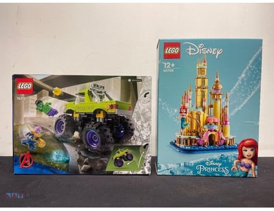 LEGO DISNEY PRINCESS CASTLE SET 40708 & LEGO MARVE...