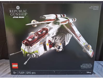 **UNRESERVED** LIFETIME COLLECTION OF LEGO PART... - Lot 110