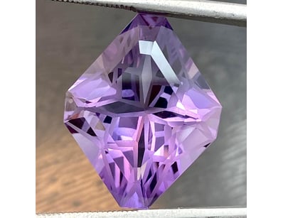 12.60 CARATS NATURAL AMETHYST

Stone = Natural Ame...