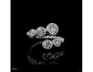 2.55 CT ROUND GRADUATED BUBBLE BYPASS RING IN 18KT...