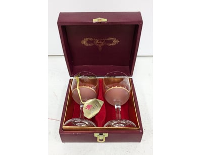 VINTAGE BOXED PAIR OF WINE GLASSES WITH GOLD TRIM ...