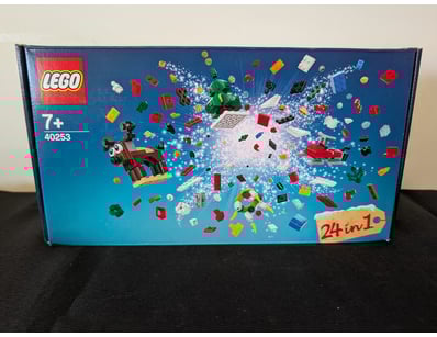 **UNRESERVED** LIFETIME COLLECTION OF LEGO PART... - Lot 607