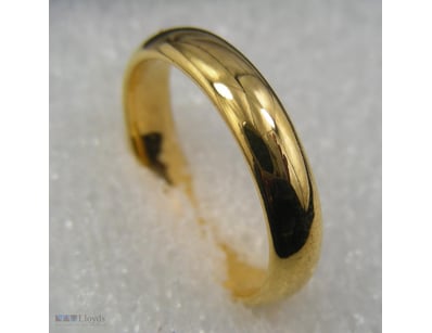 GOLD COLOUR RING SIZE 9        

Condition: Good -...