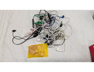 UNRESERVED Airport - Lost Property (A980) - Lot 423