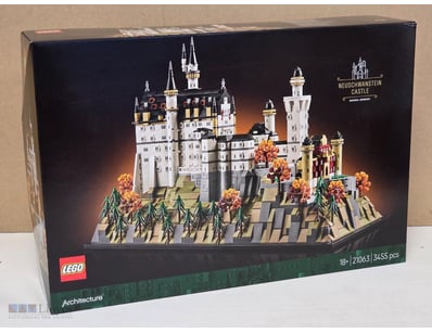 LEGO ARCHITECTURE NEUSCHWANSTEIN CASTLE SET 21063
...