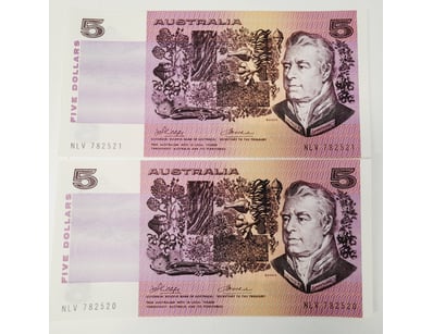 AUSTRALIAN $5 BANKNOTES , R205 (AUNC)

CV : $300...