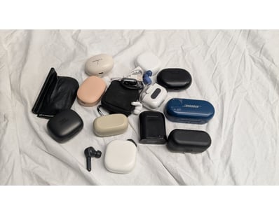 UNRESERVED Airport - Lost Property (A980) - Lot 263