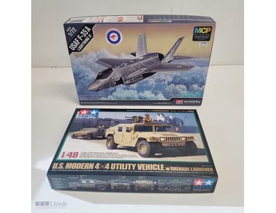 LOT OF TWO UNASSEMBLED MILITARY SCALE MODEL KITS -...