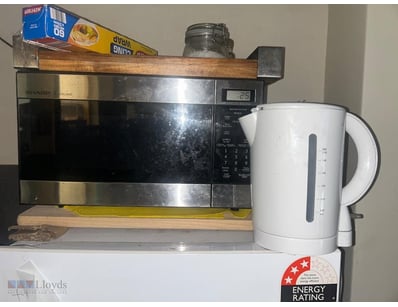 Sharp Carousel microwave oven with 1.7L white elec...