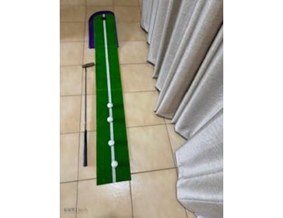 Golf Patter Roll out mat with balls and Patter