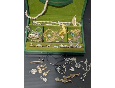 Antiques, Vintage & Interior Treasures (A999) - Lot 552