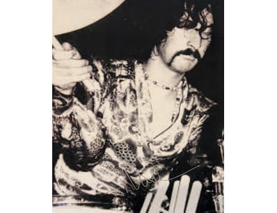 PINK FLOYD'S NICK MASON SIGNED PHOTO 

Nick Mason ...
