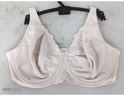 Rrp $64.95, Triumph embroidered minimiser W bra, c...