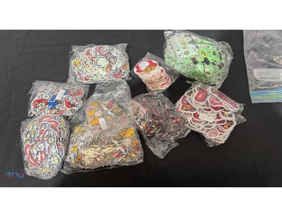 Assorted decorative patches 

Note: sold as lot...