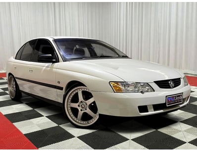<b>2005 Holden Commodore VY Series Sedan - White -...