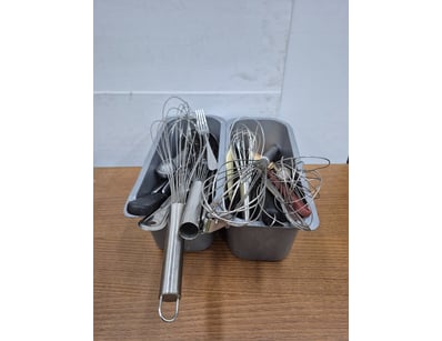 Lot of kitchen baking utensils. 

SOLD AS LOT

