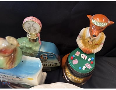 LAS VEGAS THEMED CERAMIC DECANTERS AND COLLECTIBLE...
