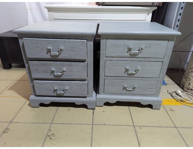 Bedside drawers, 3 drawers, grey finish

Dimension...