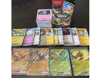 ASSORTED JAPANESE BULK POKEMON CARDS INCLUDING HOL...