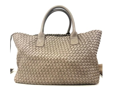 Luxury Designer Essentials (A974) - Lot 5501