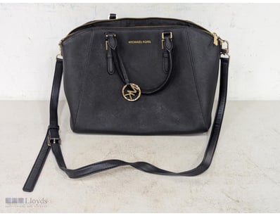 Handbag, black finish

Sold as lot